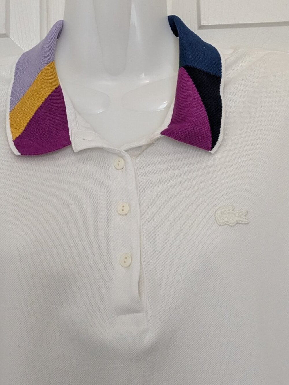 LACOSTE WHITE WOMEN TAPERED FIT POLO SHIRT WITH FABRIC PRINT COLLAR SIZE 40.